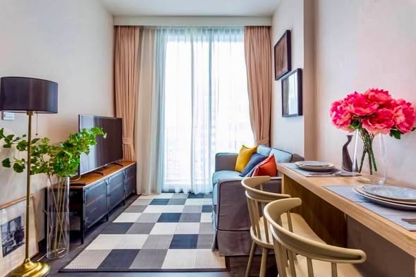 living room of The Edge Sukhumvit 23