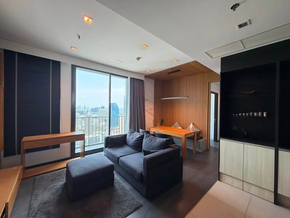 living room of The Edge Sukhumvit 23