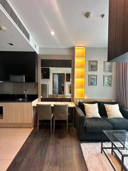 living room of The Edge Sukhumvit 23