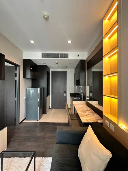 living room of The Edge Sukhumvit 23