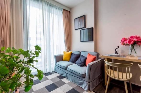 living room of The Edge Sukhumvit 23