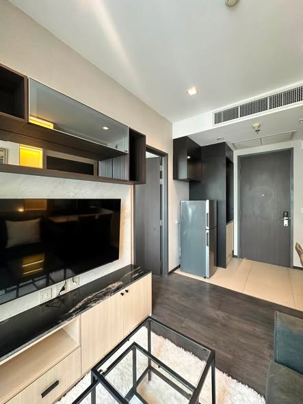 living room of The Edge Sukhumvit 23
