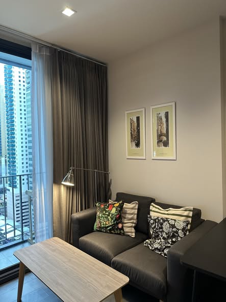 living room and bedroom of The Edge Sukhumvit 23