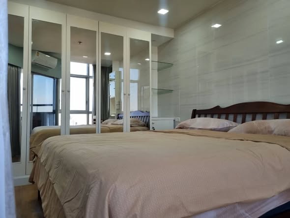 bedroom and room interior of THE EMPIRE PLACE SATHON