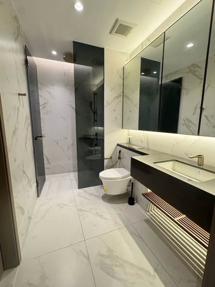 bathroom of The Estelle Phrom Phong