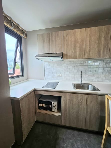 kitchen of The Excel Hideaway Sukhumvit 50