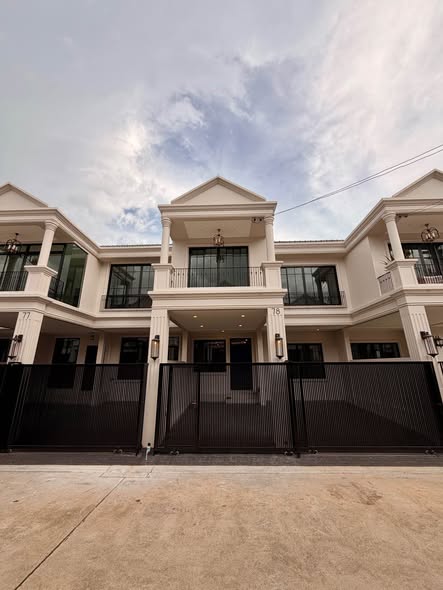 The Executive House ႁိူၼ်း