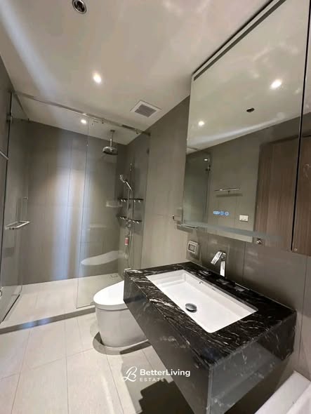 bathroom of The Issara Sathorn (ดิ อิสสระ สาทร)