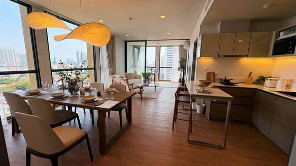 The Issara Sathorn (ดิ อิสสระ สาทร)