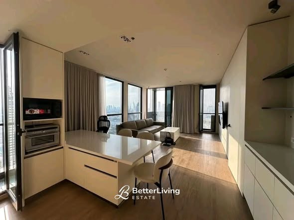 The Issara Sathorn (ดิ อิสสระ สาทร)