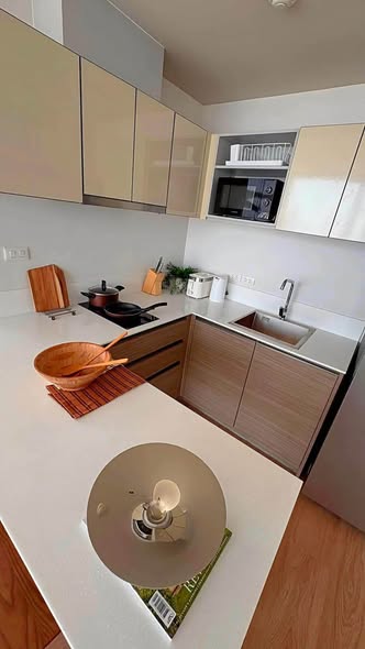 The Issara Sathorn (ดิ อิสสระ สาทร)