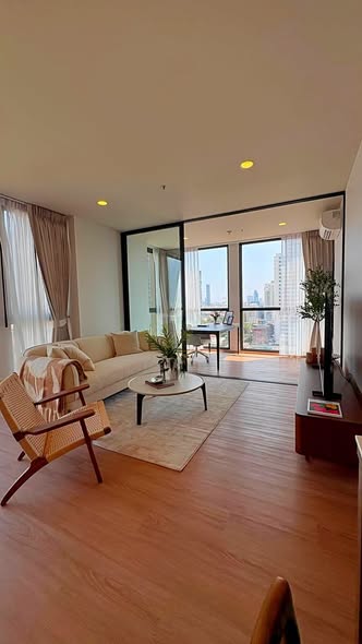 living room of The Issara Sathorn (ดิ อิสสระ สาทร)