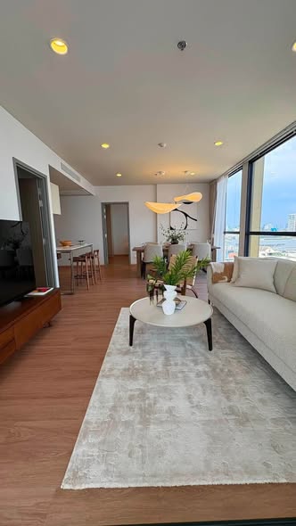 living room of The Issara Sathorn (ดิ อิสสระ สาทร)