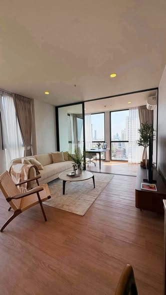 living room of The Issara Sathorn (ดิ อิสสระ สาทร)