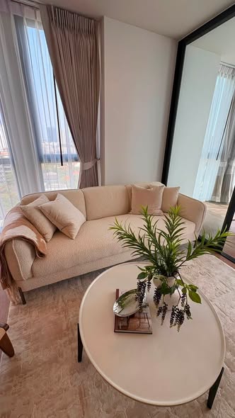 living room of The Issara Sathorn (ดิ อิสสระ สาทร)