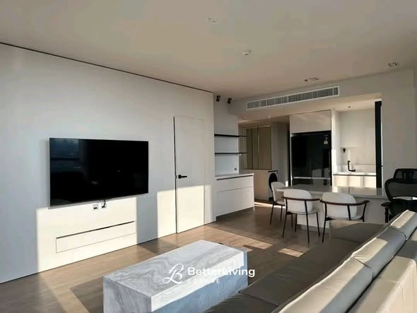 living room and room interior of The Issara Sathorn (ดิ อิสสระ สาทร)