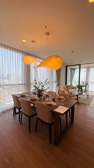 room interior of The Issara Sathorn (ดิ อิสสระ สาทร)