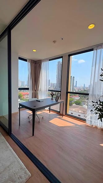 room interior of The Issara Sathorn (ดิ อิสสระ สาทร)