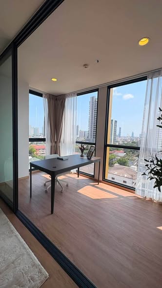 room interior of The Issara Sathorn (ดิ อิสสระ สาทร)