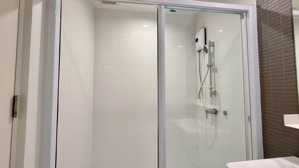 room interior and bathroom of The Key Cheangwattana