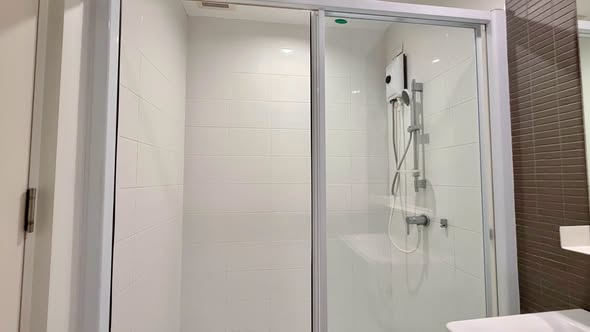 room interior and bathroom of The Key Cheangwattana