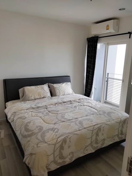 bedroom of The Key Sathon-Charoen Rat