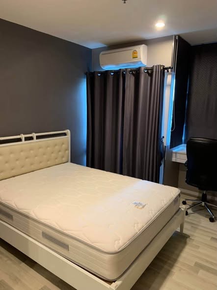 bedroom of The Key Sathon-Charoen Rat