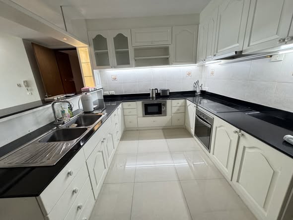 kitchen of The Lakes