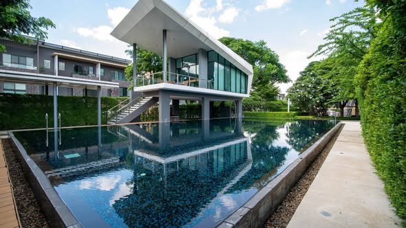 pool of The Landmark เอกมัย รามอินทรา