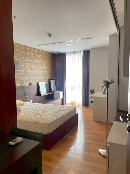 bedroom of The Legend Saladaeng