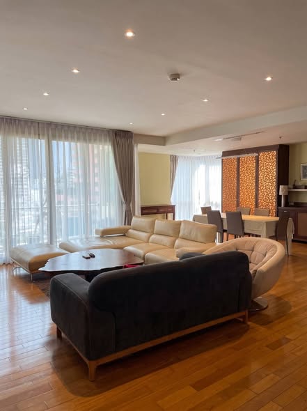 living room of The Legend Saladaeng