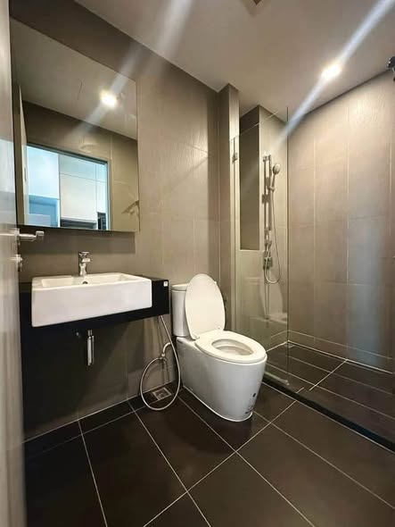 bathroom of THE LINE Asoke-Ratchada