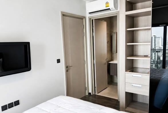 bedroom and room interior of THE LINE Asoke-Ratchada