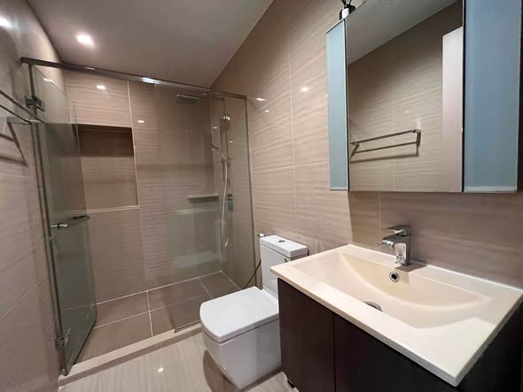 room interior and bathroom of THE LINE Asoke-Ratchada