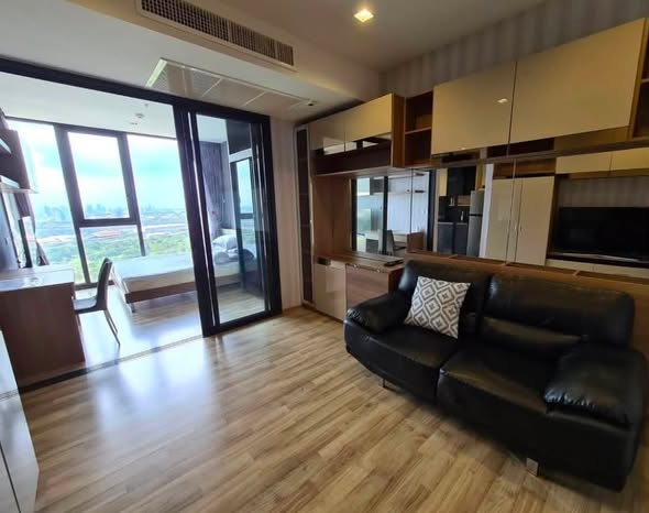 living room and room interior of THE LINE Jatujak-Mochit