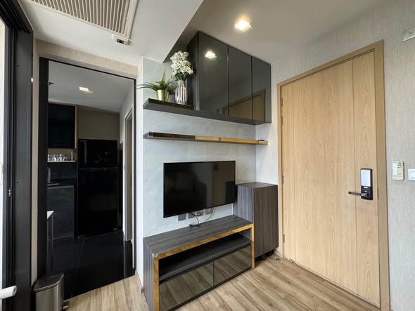 room interior and kitchen of THE LINE Jatujak-Mochit