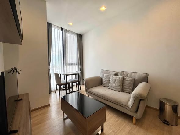 bedroom and living room of THE LINE Phahon-Pradipat