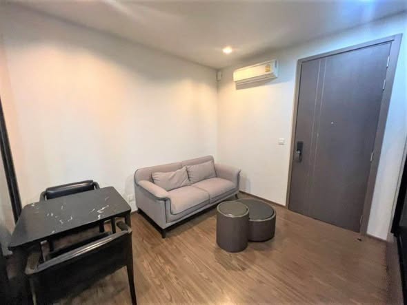 bedroom and room interior of THE LINE Sukhumvit 71