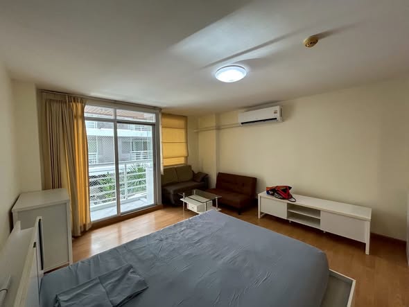 bedroom of The Link Sukhumvit 50