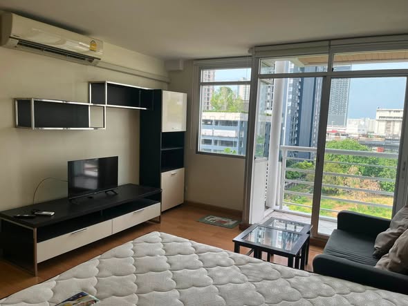 bedroom of The Link Sukhumvit 50