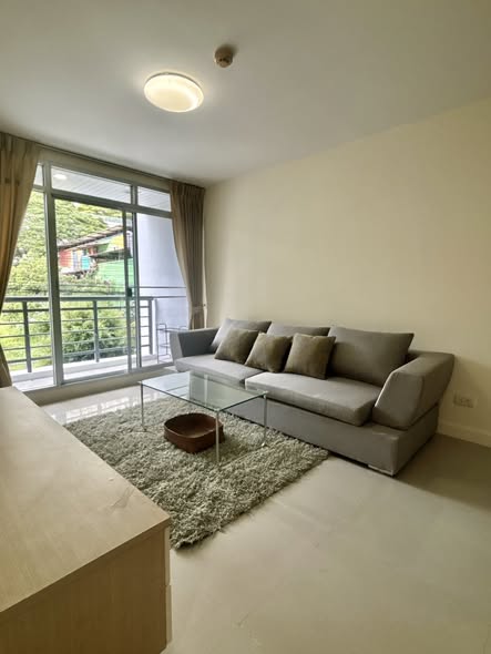 bedroom and living room of The Link Sukhumvit 50