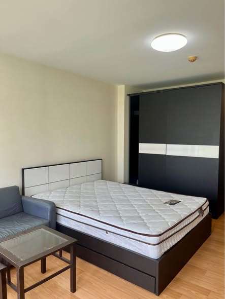 bedroom and room interior of The Link Sukhumvit 50