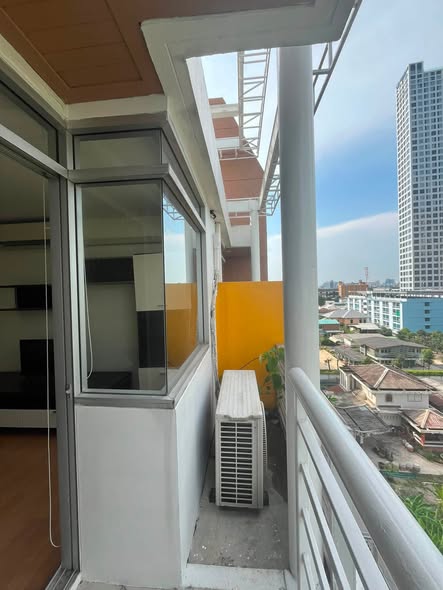 room interior of The Link Sukhumvit 50