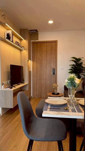 room interior and bathroom of The Livin Ramkhamhaeng : เดอะ ลิฟวิ่น รามคำแหง