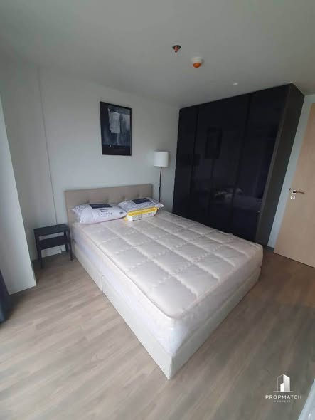 bedroom of The Lofts Silom by Raimon Land