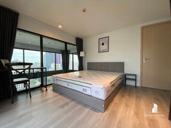 bedroom of The Lofts Silom by Raimon Land