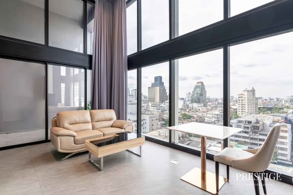 living room of The Lofts Silom by Raimon Land