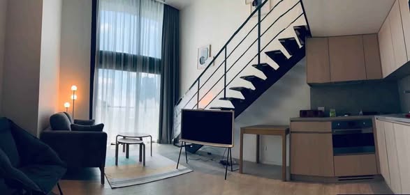 living room of The Lofts Silom by Raimon Land
