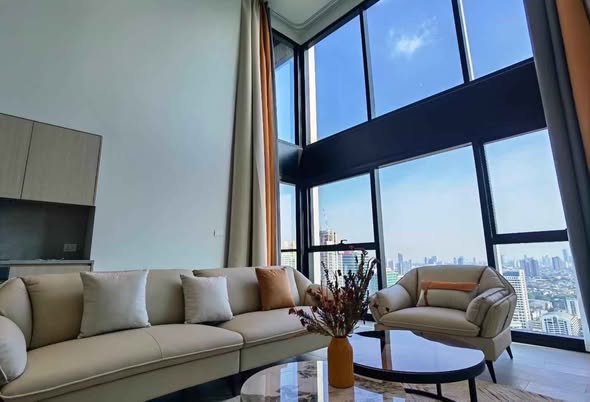 living room of The Lofts Silom by Raimon Land