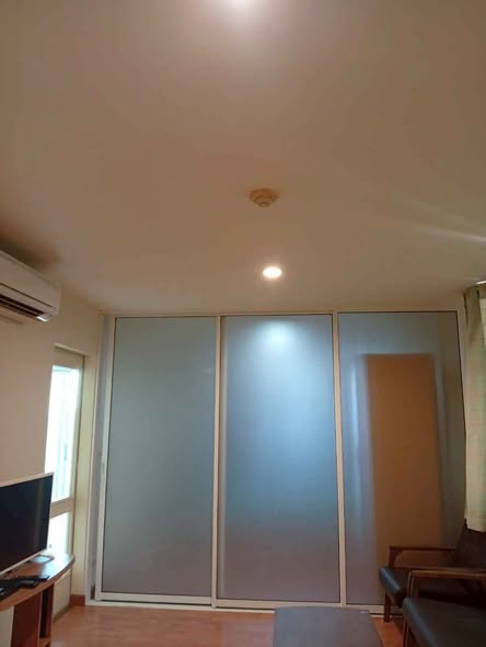 room interior of The Log @ Sukjumvit 101/1
